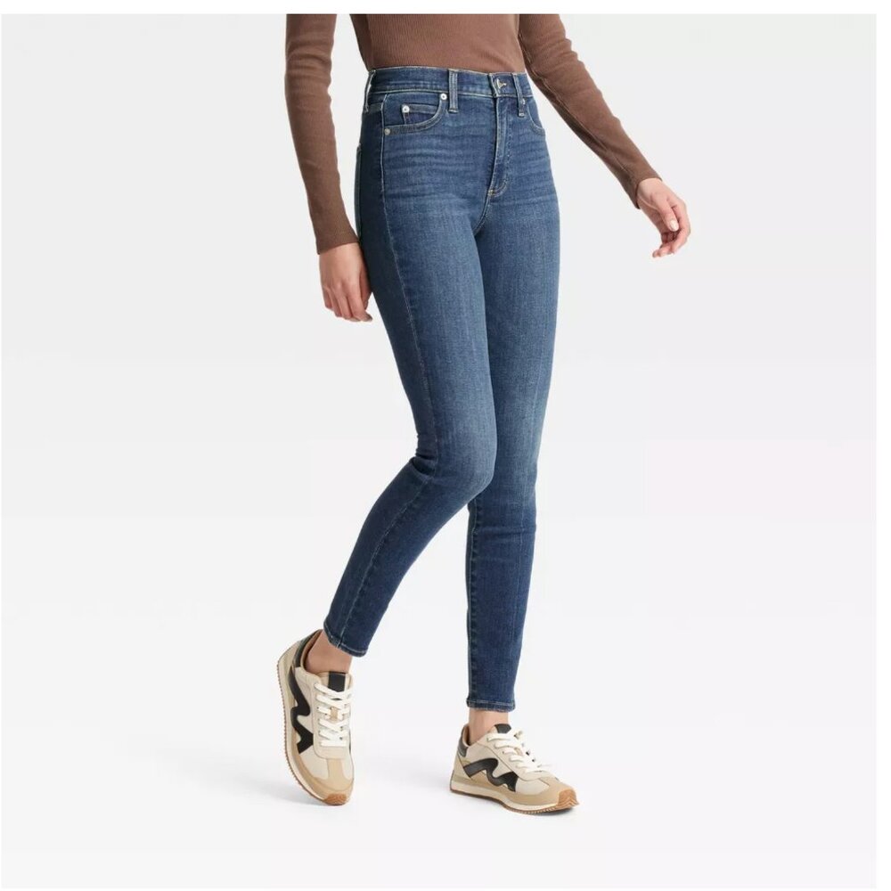 Universal Thread High Rise Skinny Distressed Hem Women's Jeans Size: 6